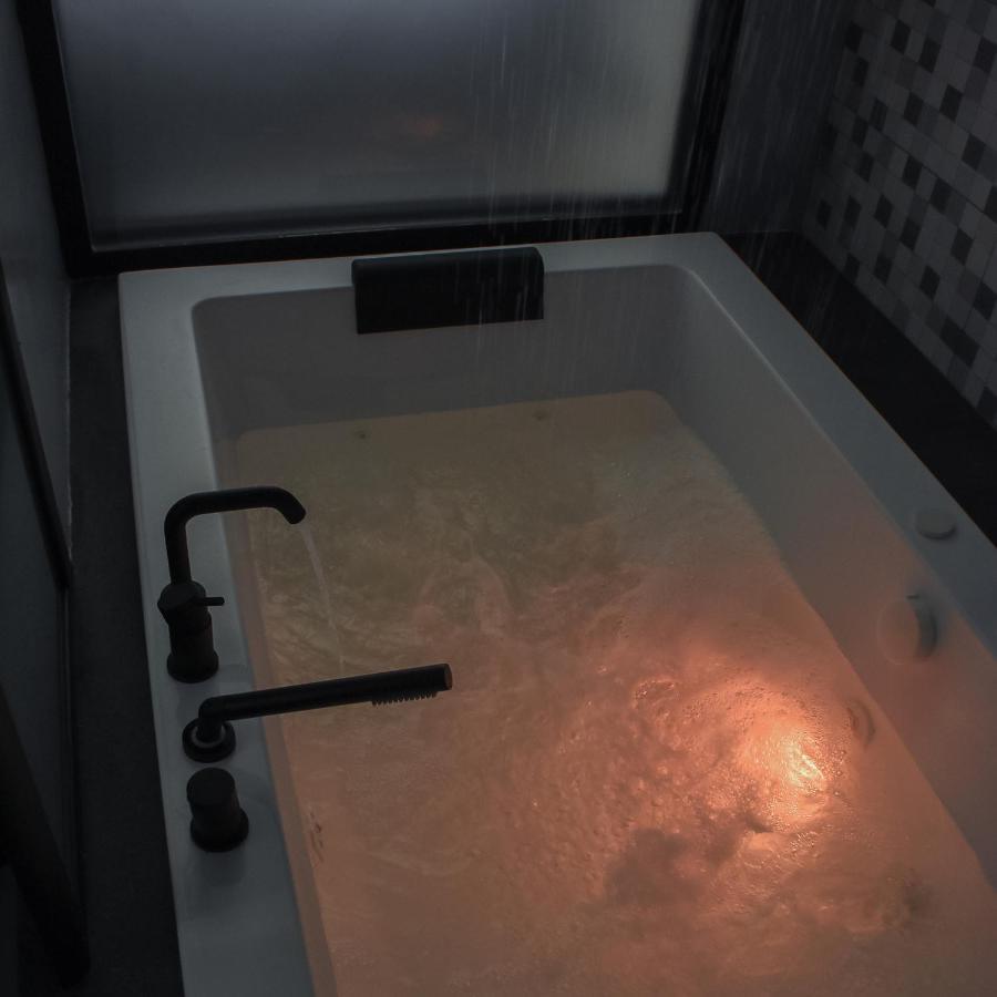 Dislocati Bnb - Jacuzzi Privata - Cucina - Tv60" - Minimal Luxury Marigliano Exterior foto